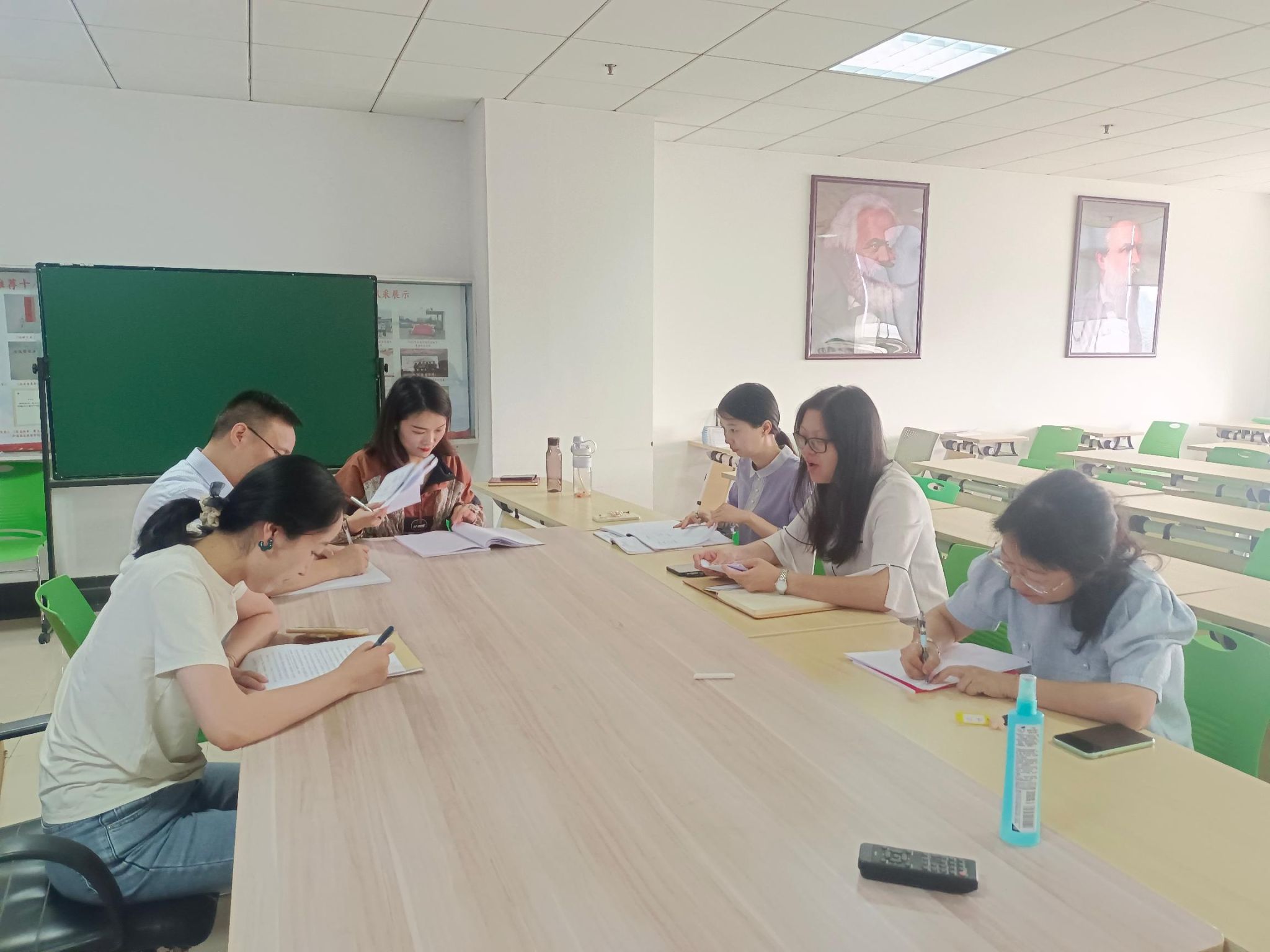 标准化学院召开教工党支部工作交流布置会